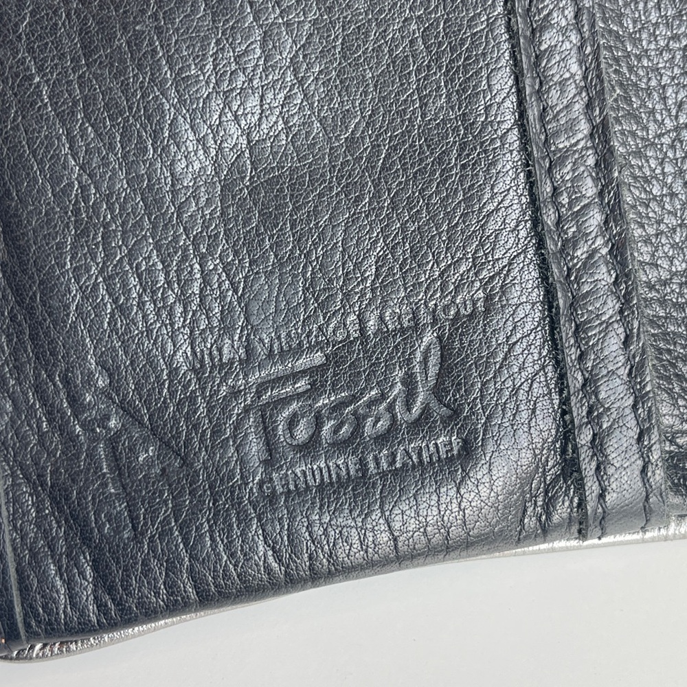 Fossil 🗝️ Genuine Leather Wallet - Picture 5 of 16